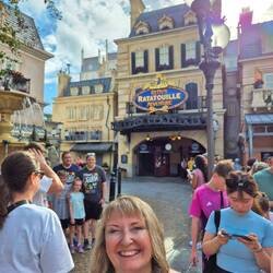 Long queue for Ratatouille