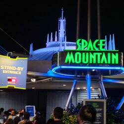 Queue up for space mountain but queue not really moving 🙁