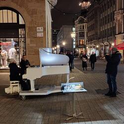 Even the cold doesn't keep the street musicians away