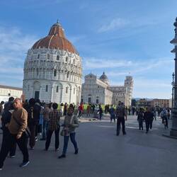 Noch ist wenig los auf dem Piazza dei Miracoli