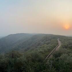 Nicht mal die Sonne schafft es durch die verschmutze Luft