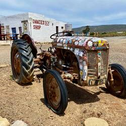 Nein, das ist nur Werbung aus einer Zeit, als niemand kam 😉