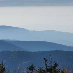 300km in diese Richtung - die Hohe Tatra;-)