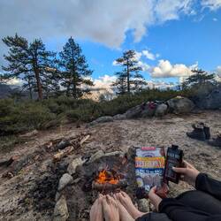 Erst mal Gipfelwein und Apero😬.