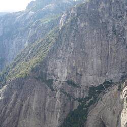 Wer sieht den Weg den wir hoch zum Wasserfall sind?