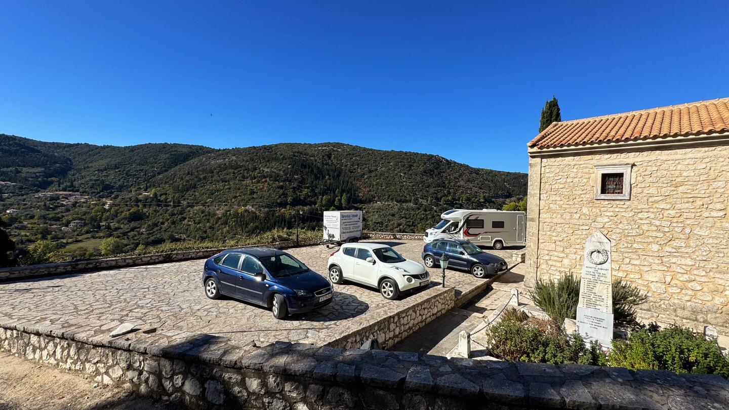 Unser Parkplatz an der Kirche