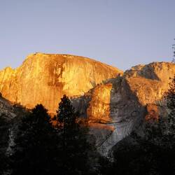 Gerade rechtzeitig zum Sonnenuntergang ins Tal geschafft.