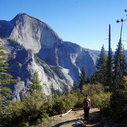 Es ist schon spät aber bis ins Tal ist es noch weit.