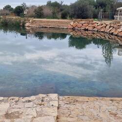 DAS ist die Font Salada. 25 Grad warmes Wasser, schwimmen erlaubt. Badesachen daheim. 🤷‍♀️