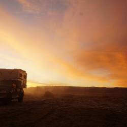 Sonnenaufgang an den Hotsprings. Eiskalt und Schlumpf ist eingefrohren.