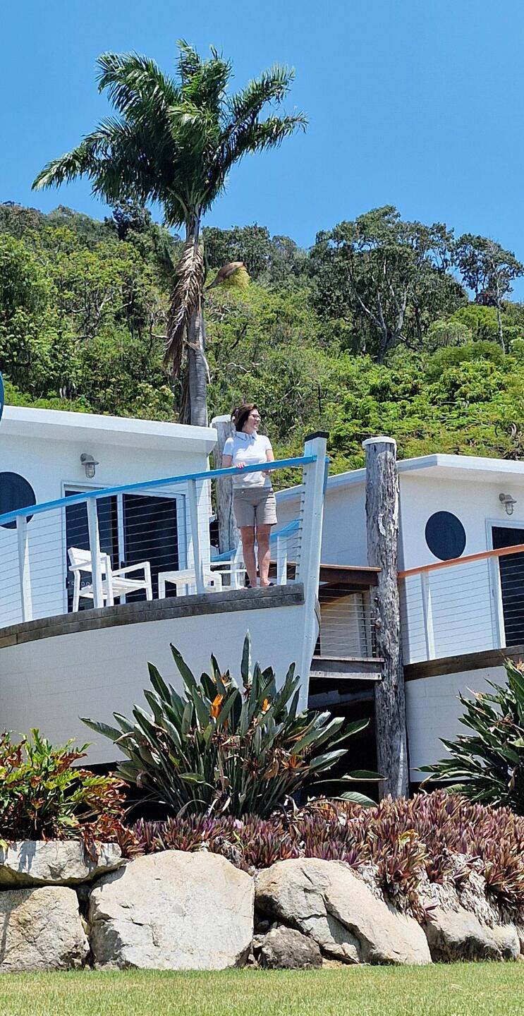 ein boot als hotelzimmer