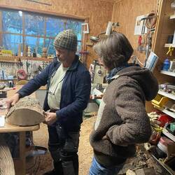 ...danach gings zum Drechslerkurs mit Harald. Aus dem Stück Zirbenholz soll eine Schale entstehen.