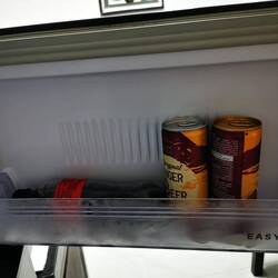 Getränkehalter im Eisschrank... Hervorragende Erfindung!