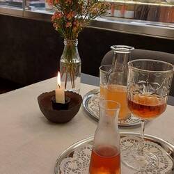 Liebevoll gedeckte Tische. Weniger ist mehr...