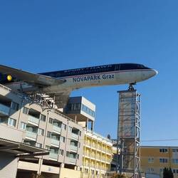 Flugzeuge auf dem Dach und das mitten in Graz.