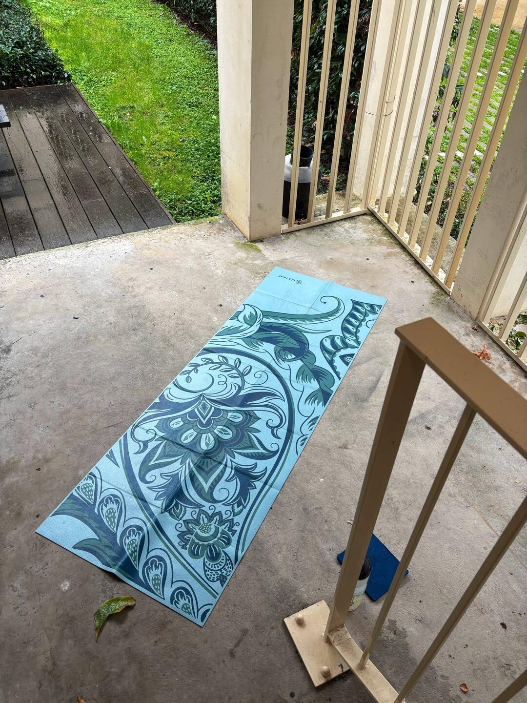 Yoga and stretching in the stairwell