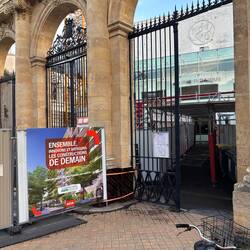 Swimming pool entrance gate