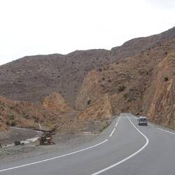 Auf 1200 m Höhe wird es langsam felsig