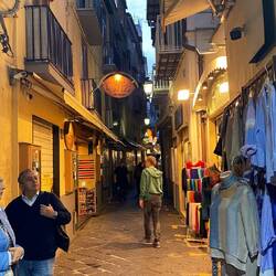 Kleine italienische Straßen zum bummeln