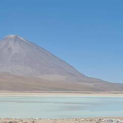 Laguna Blanca, rechts im Hintergrund Laguna verde