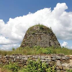 Reste der Stupa ganz oben