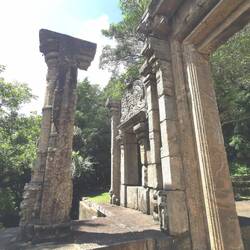 Ein paar tragende Säulen sind auch noch erhalten