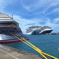 Heute 4 Kreuzfahrtschiffe