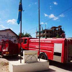 Die Feuerwehr. Zwei Fahrzeuge für knapp 2 Mio Menschen...