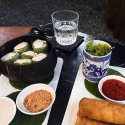 Caesar salad spring rolls en 5-cheese spring rolls yummm