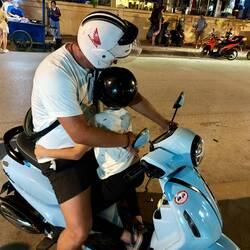 Kuschelzeit auf dem neuen Scooter.