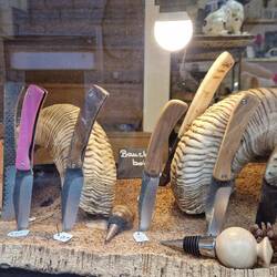 Dafür ist Korsika auch berühmt. Handgemachte Messer mit Griffen aus Horn.