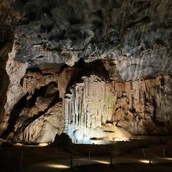 Die riesige Tropfstein-Orgel - der Raum wurde früher tatsächlich für Konzerte genutzt