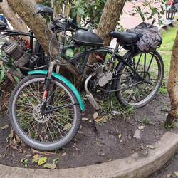 Diese regionalen E-Bikes fahren statt mit Akku mit flüssigen Kraftstoffen. Kolumbien vorn!