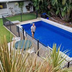 ...kaum angekommen testet Hardy gleich den Pool aus