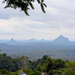 Blick auf die Glass House Mountains