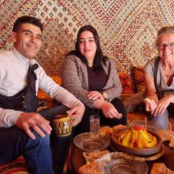Abdelmajid und Meryem laden uns zur Tajine ein.