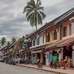 Viele Gebäude in Luang Prabang im französischen Kolonialstil.
