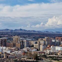 Hinter dieser Bergkette hatten wir später einen spektakulären Sonnenuntergang.