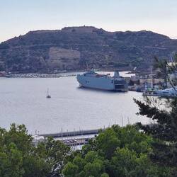 Hinten im Berg die U-Bootbunker.