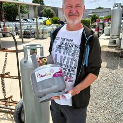 Die Gasflasche ist schonmal gefüllt 👍