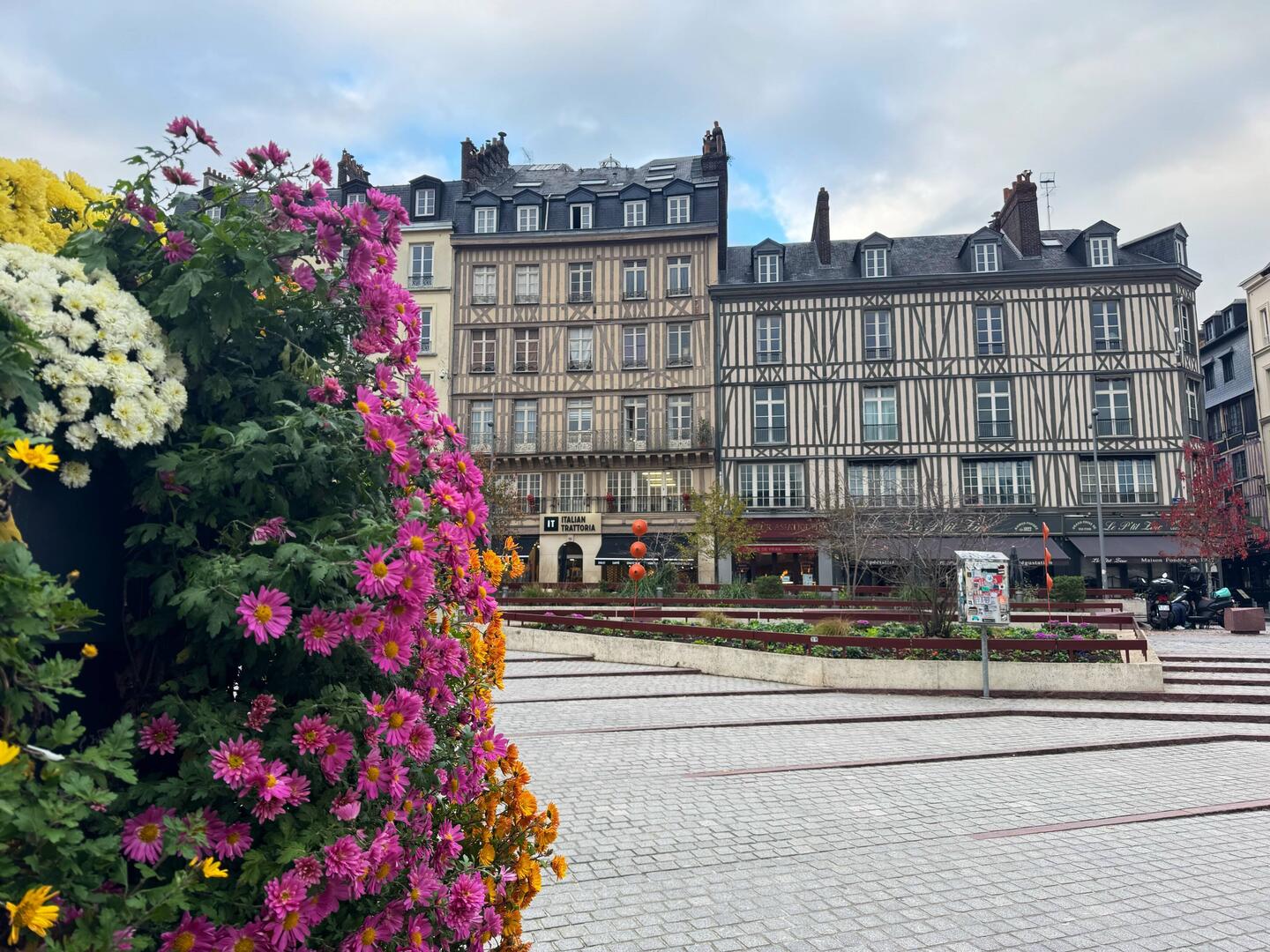 Half-timbered building behind the flowers