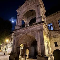 Entry to Le Halles aux Toiles built in the second half of the 12th century.