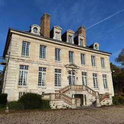 Front of the Château faces the Seine