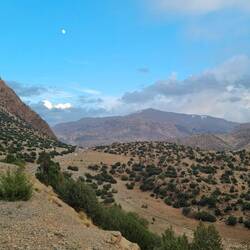 Das müsste Jebel M'Goun mit seinen 4071 m sein.
