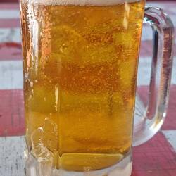 Man verspricht hier nicht zu viel: "Eis" kaltes Bier