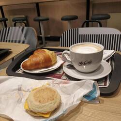Frühstück bei McDonald's 😋