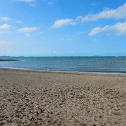 Despite the heat, people just don't go in the water (but here it's due to stingers, not crocs)