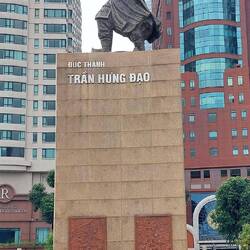 Statue of Tran Hung Dao