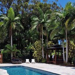 coller Pool mit Pavillion