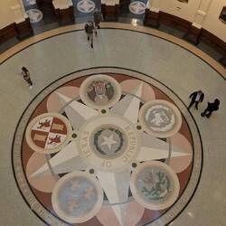 Boden unter der Kuppel